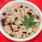 お赤飯(実演販売)の写真